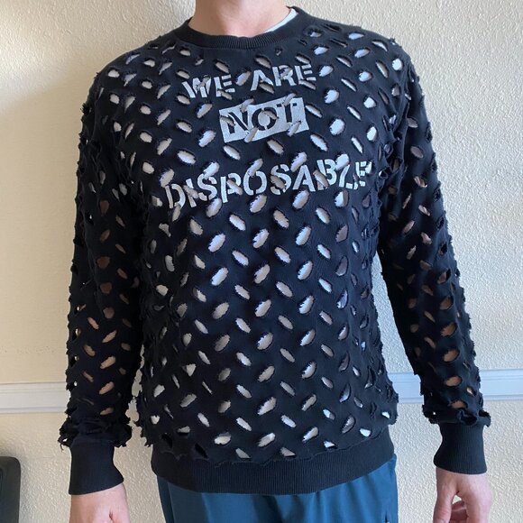 Vivienne Westwood Anglomania Sweatshirt "WE ARE NOT DISPOSABLE" in Black, XL - Picture 2 of 13